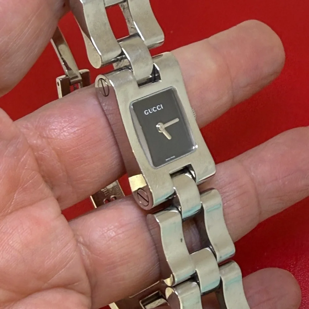 GUCCI 2305L Quartz Stainless Steal Watch - Picture 2 of 11